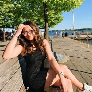 Meet your Posher, Lara